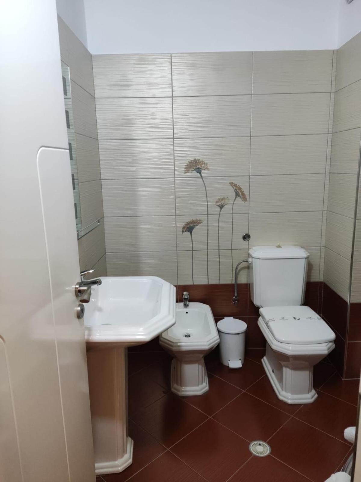 Hotel & Restaurant White City Berat Buitenkant foto