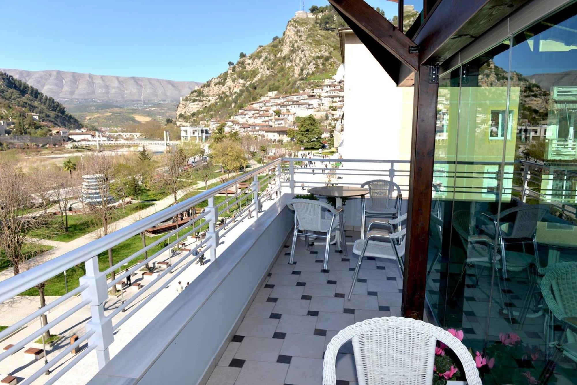Hotel & Restaurant White City Berat Buitenkant foto