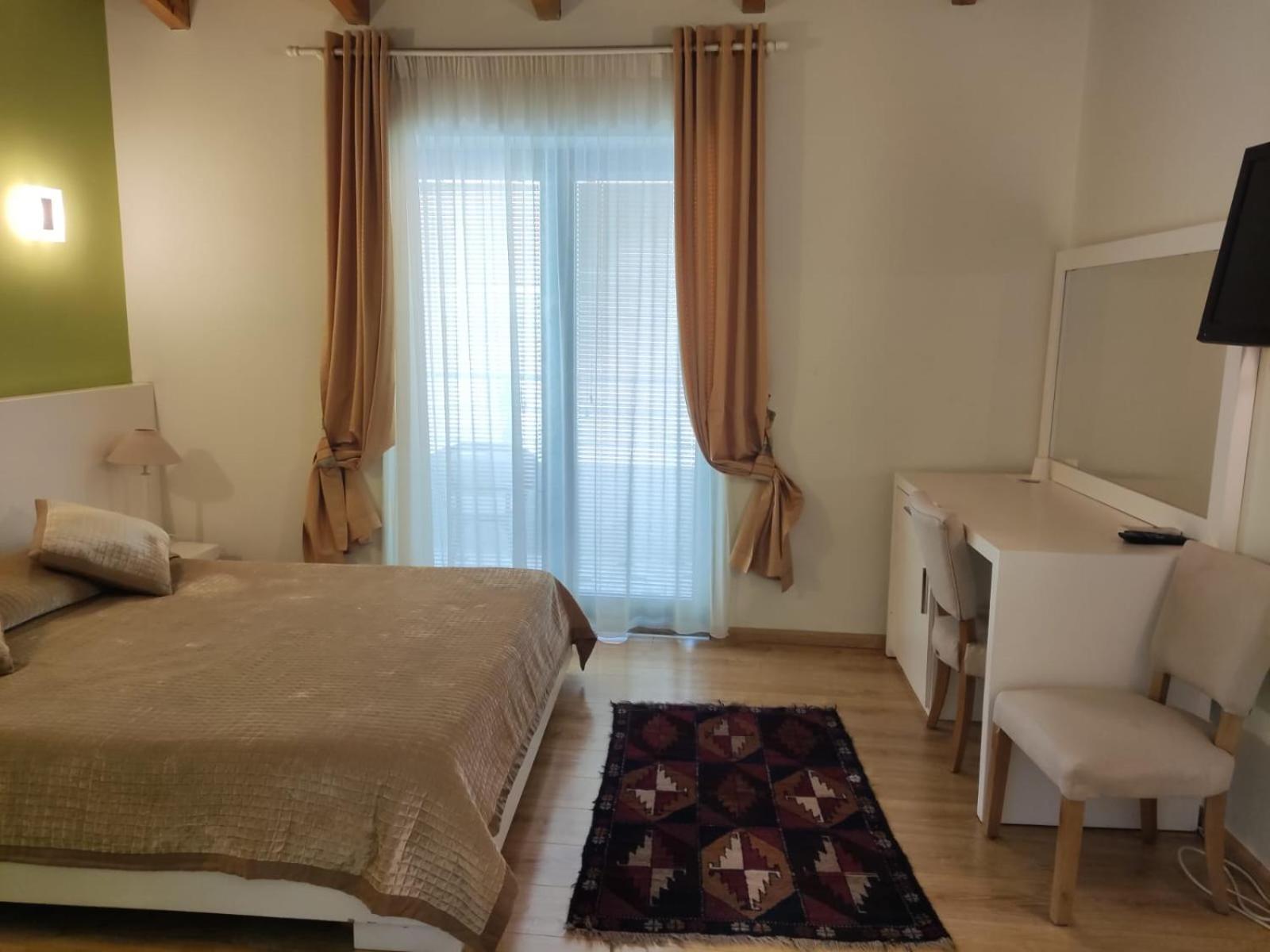 Hotel & Restaurant White City Berat Buitenkant foto
