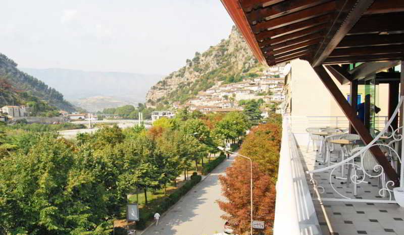 Hotel & Restaurant White City Berat Buitenkant foto